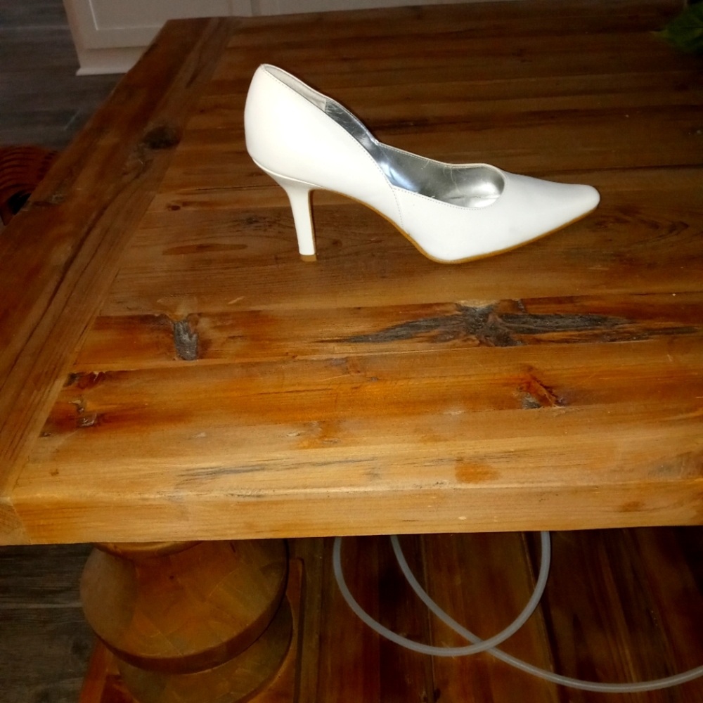 Rampage 8.5 medium white heels